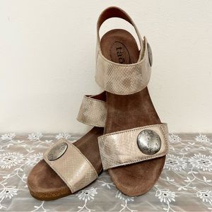 Like New Taos Carousel Leather Wedge Sandal Resortwear Vacation Chic